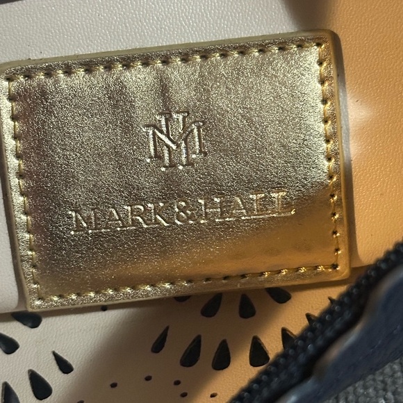 MARK & HALL SCALLOPED CUTOUT DESIGN Navy Clutch Wristlet - Picture 3 of 5